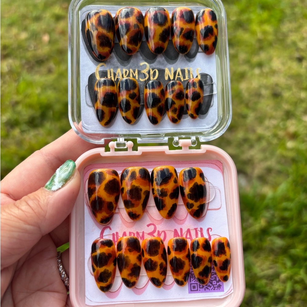 Tortoise Shell Press-On Nails - Picture 3 of 7